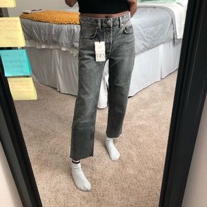 • Zara Boyfriend Cropped Jeans •